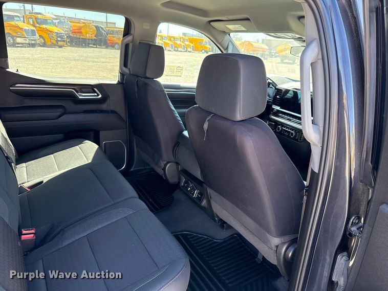 image for item DR1034 2023 Chevrolet Silverado 1500 Crew Cab pickup truck