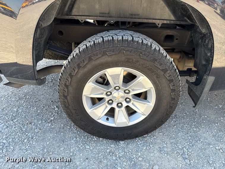 image for item DR1034 2023 Chevrolet Silverado 1500 Crew Cab pickup truck