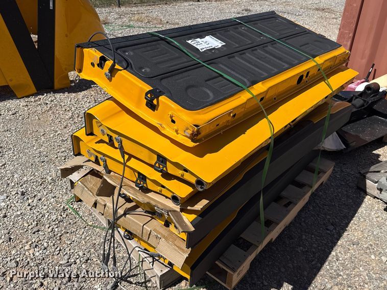 image for item DR1040 (6) tailgates