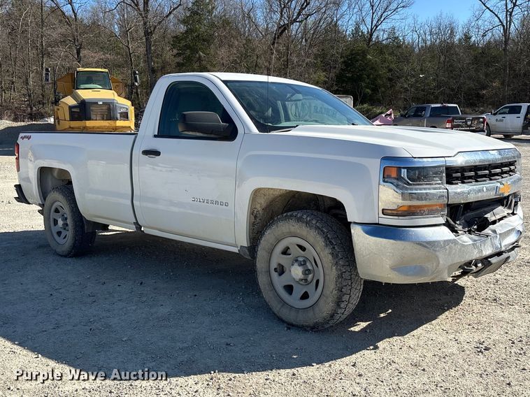 image for item DT0105 2018 Chevrolet Silverado 1500 pickup truck