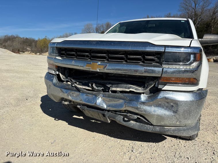 image for item DT0105 2018 Chevrolet Silverado 1500 pickup truck