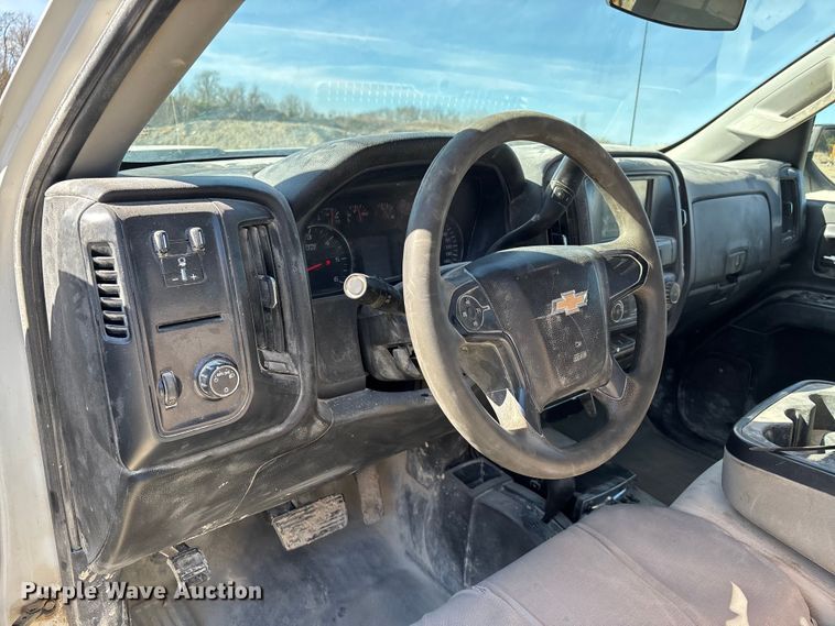 image for item DT0105 2018 Chevrolet Silverado 1500 pickup truck