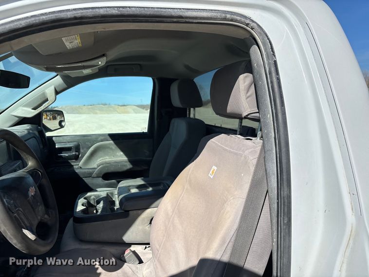 image for item DT0105 2018 Chevrolet Silverado 1500 pickup truck