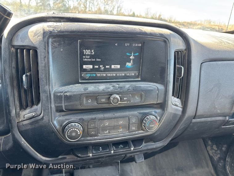 image for item DT0105 2018 Chevrolet Silverado 1500 pickup truck