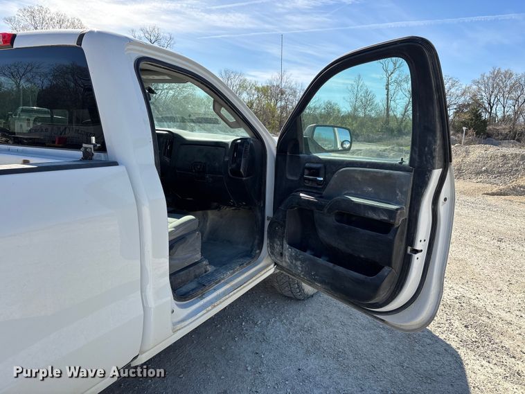 image for item DT0105 2018 Chevrolet Silverado 1500 pickup truck