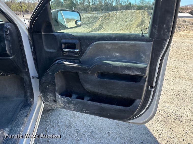 image for item DT0105 2018 Chevrolet Silverado 1500 pickup truck