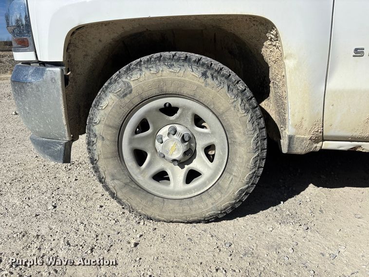 image for item DT0105 2018 Chevrolet Silverado 1500 pickup truck