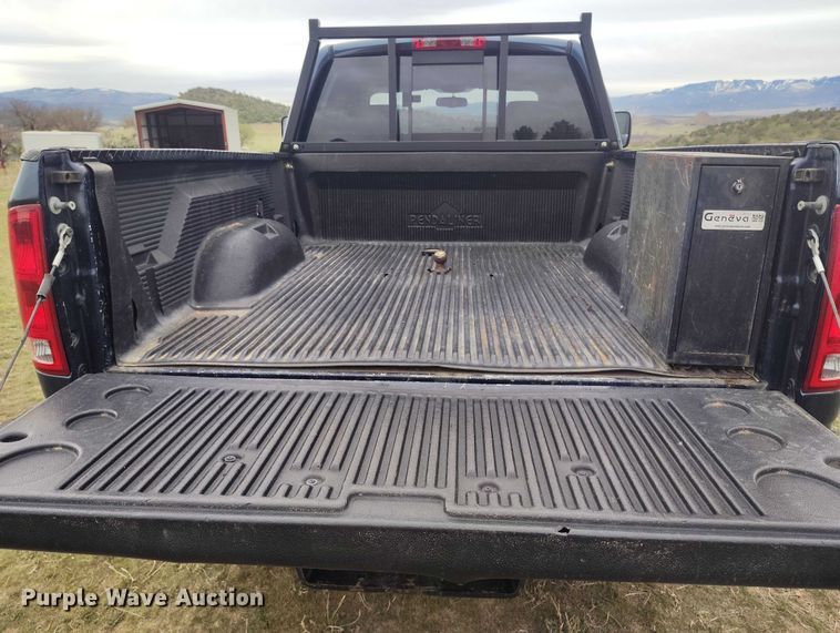 image for item DT0996 2006 Dodge Ram 3500 Crew Cab pickup truck