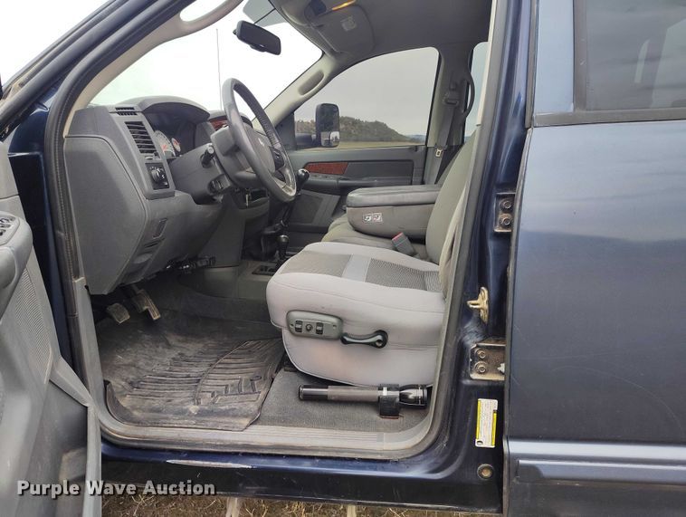 image for item DT0996 2006 Dodge Ram 3500 Crew Cab pickup truck