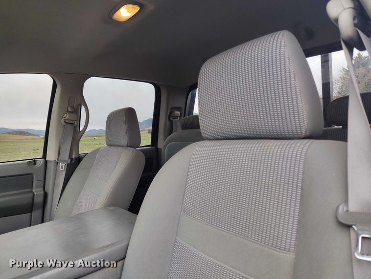 image for item DT0996 2006 Dodge Ram 3500 Crew Cab pickup truck