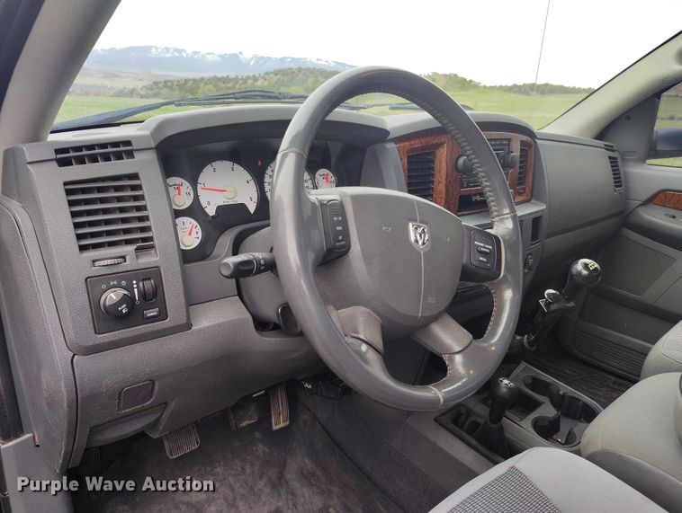 image for item DT0996 2006 Dodge Ram 3500 Crew Cab pickup truck