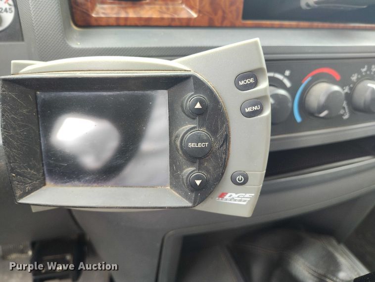 image for item DT0996 2006 Dodge Ram 3500 Crew Cab pickup truck