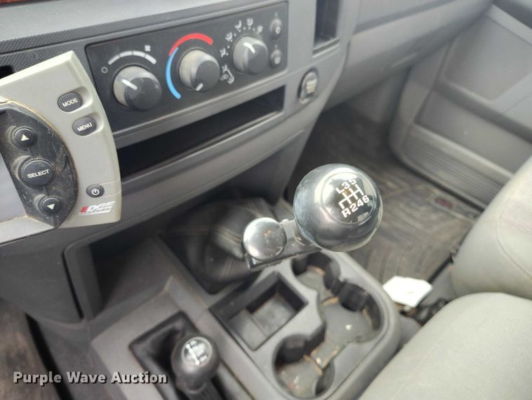 image for item DT0996 2006 Dodge Ram 3500 Crew Cab pickup truck