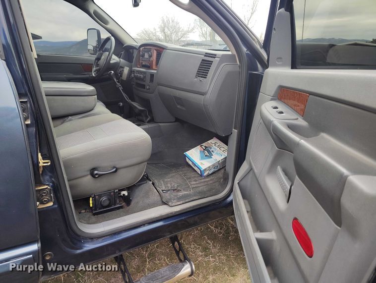 image for item DT0996 2006 Dodge Ram 3500 Crew Cab pickup truck