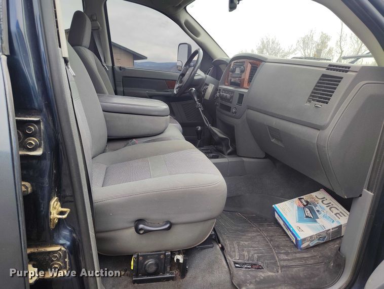 image for item DT0996 2006 Dodge Ram 3500 Crew Cab pickup truck