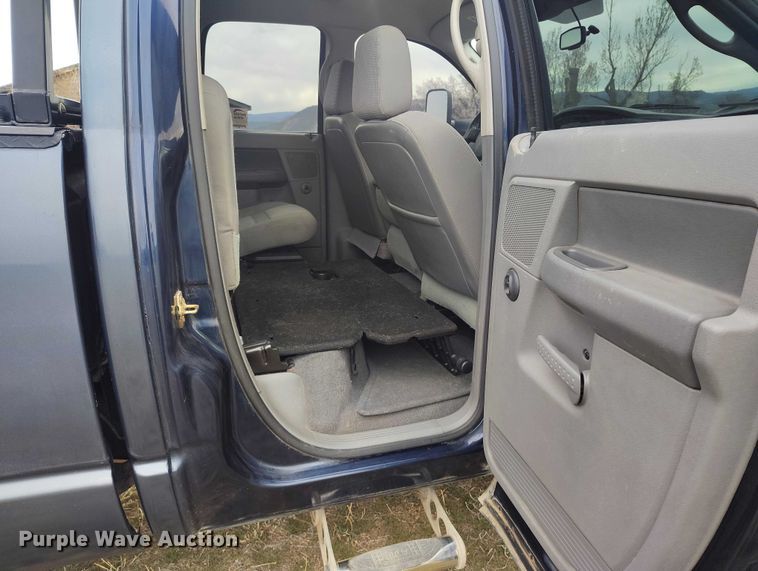 image for item DT0996 2006 Dodge Ram 3500 Crew Cab pickup truck