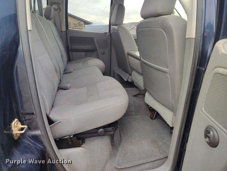 image for item DT0996 2006 Dodge Ram 3500 Crew Cab pickup truck