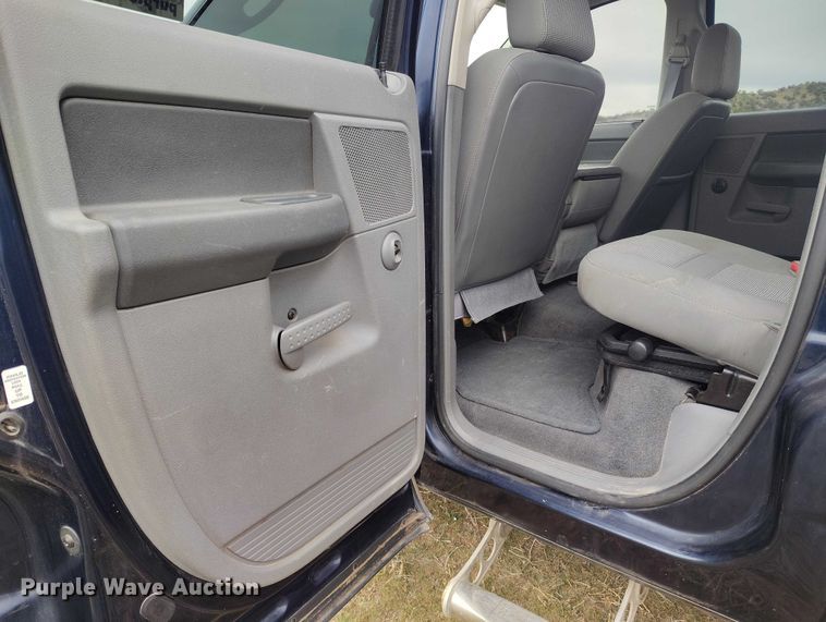 image for item DT0996 2006 Dodge Ram 3500 Crew Cab pickup truck