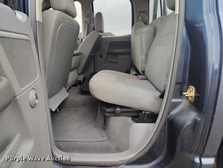 image for item DT0996 2006 Dodge Ram 3500 Crew Cab pickup truck