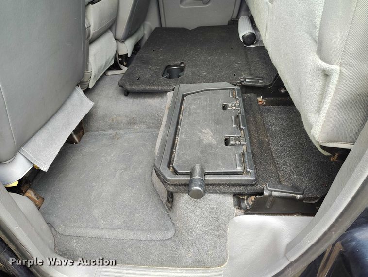 image for item DT0996 2006 Dodge Ram 3500 Crew Cab pickup truck