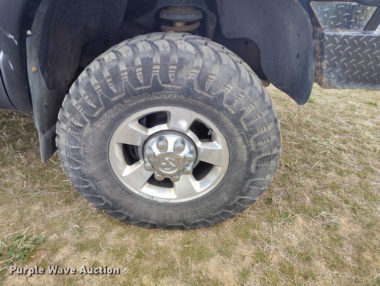 image for item DT0996 2006 Dodge Ram 3500 Crew Cab pickup truck