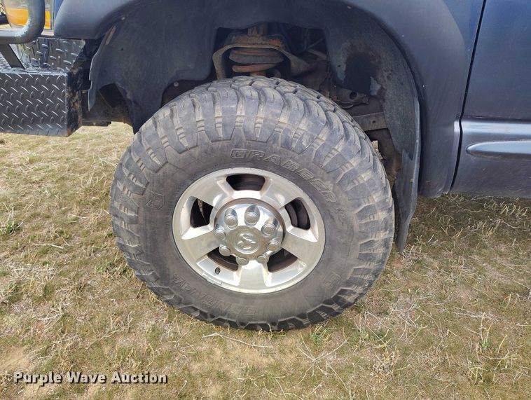 image for item DT0996 2006 Dodge Ram 3500 Crew Cab pickup truck