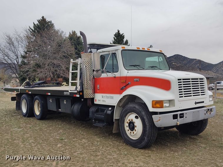 image for item DT0997 1999 International 4900 rollback truck