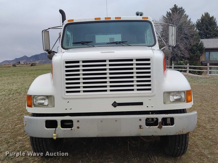 image for item DT0997 1999 International 4900 rollback truck