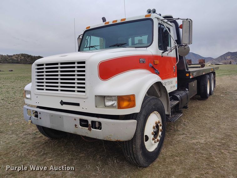 image for item DT0997 1999 International 4900 rollback truck