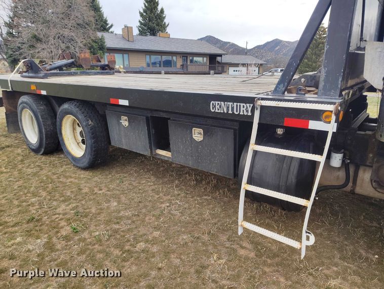 image for item DT0997 1999 International 4900 rollback truck