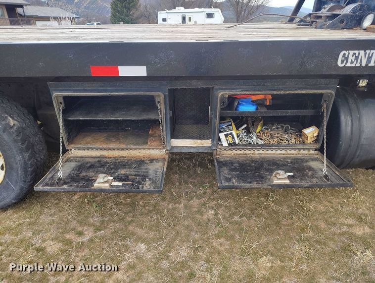 image for item DT0997 1999 International 4900 rollback truck