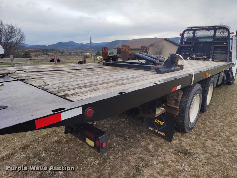 image for item DT0997 1999 International 4900 rollback truck