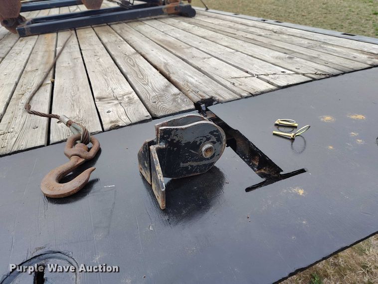 image for item DT0997 1999 International 4900 rollback truck