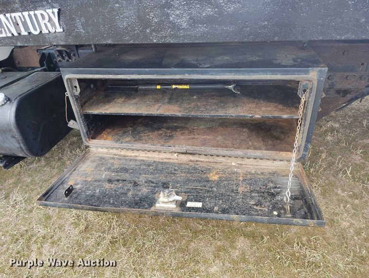 image for item DT0997 1999 International 4900 rollback truck