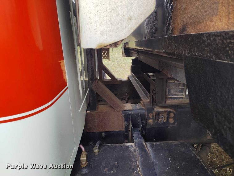 image for item DT0997 1999 International 4900 rollback truck