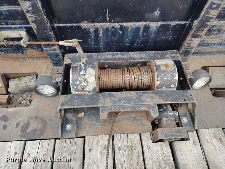 image for item DT0997 1999 International 4900 rollback truck