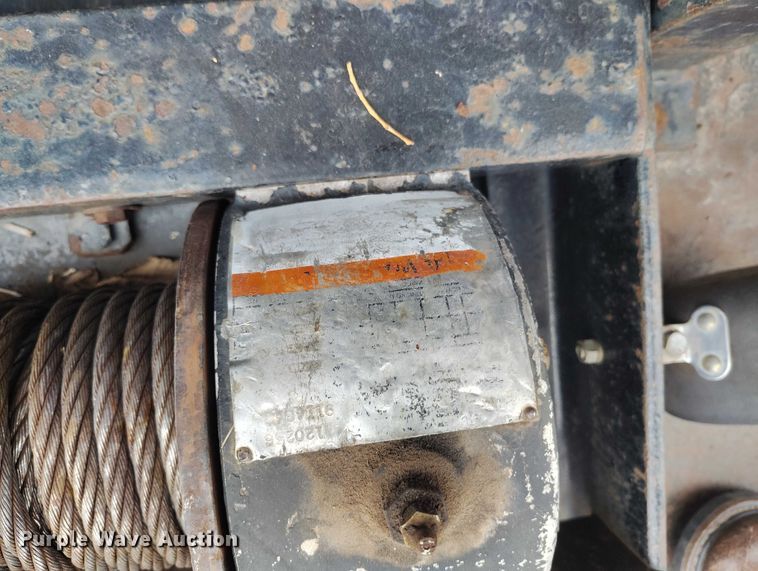 image for item DT0997 1999 International 4900 rollback truck