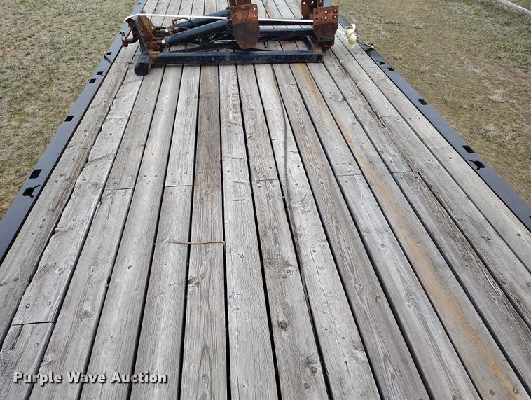 image for item DT0997 1999 International 4900 rollback truck