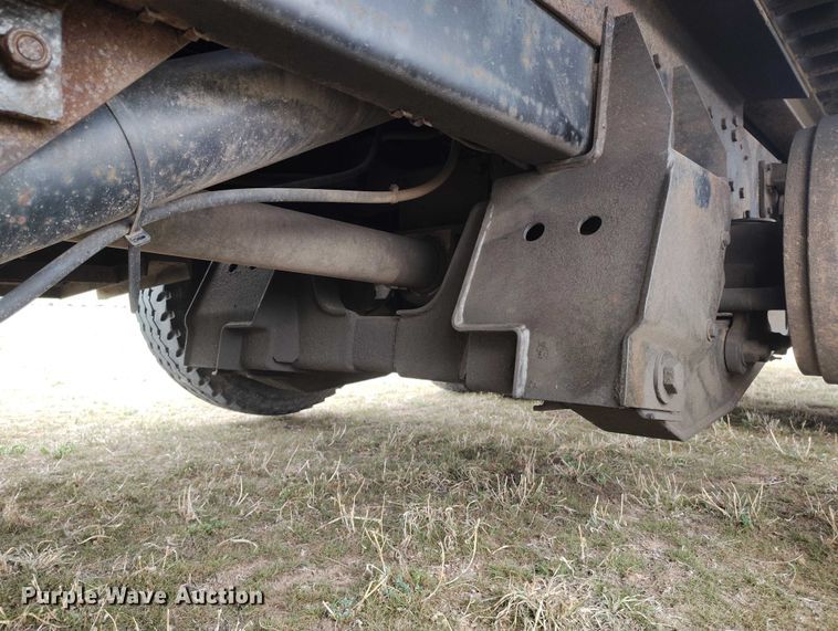 image for item DT0997 1999 International 4900 rollback truck