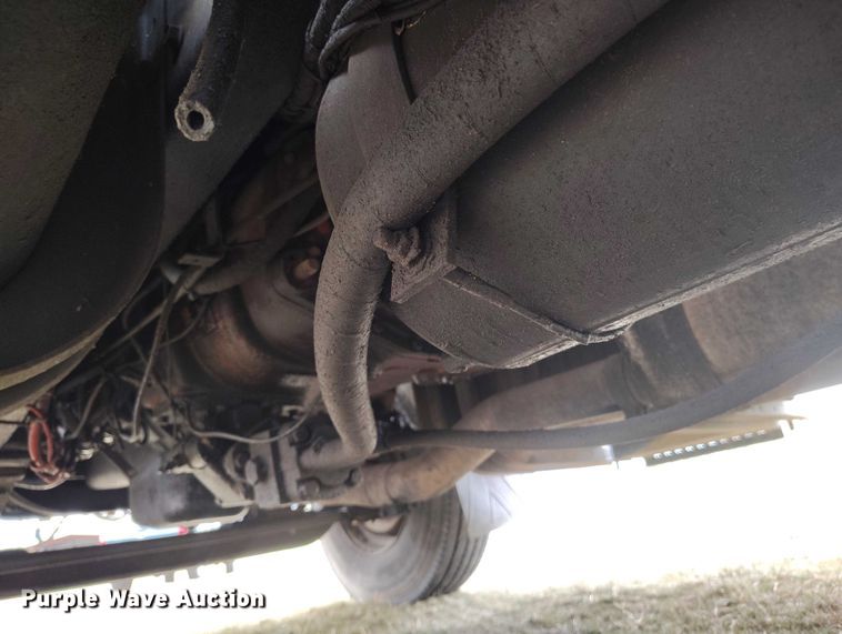 image for item DT0997 1999 International 4900 rollback truck