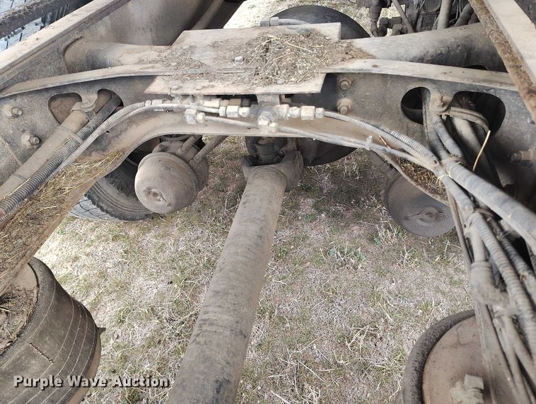 image for item DT0997 1999 International 4900 rollback truck