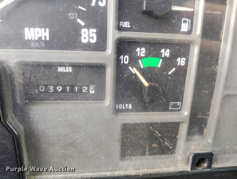 image for item DT0997 1999 International 4900 rollback truck