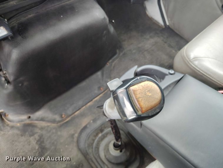 image for item DT0997 1999 International 4900 rollback truck