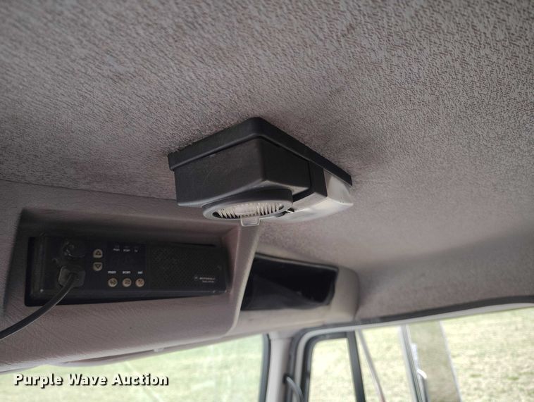 image for item DT0997 1999 International 4900 rollback truck