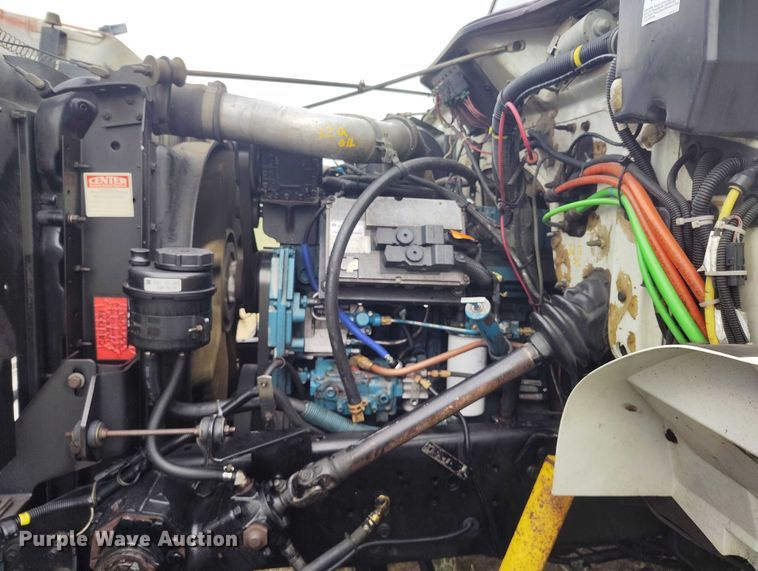 image for item DT0997 1999 International 4900 rollback truck