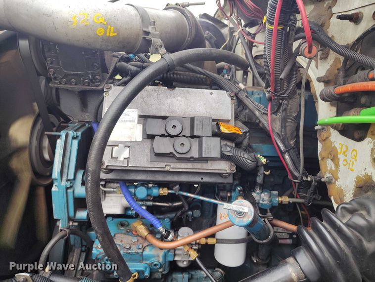 image for item DT0997 1999 International 4900 rollback truck