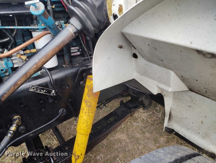 image for item DT0997 1999 International 4900 rollback truck