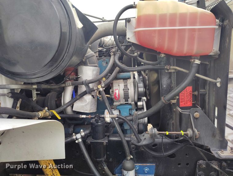 image for item DT0997 1999 International 4900 rollback truck