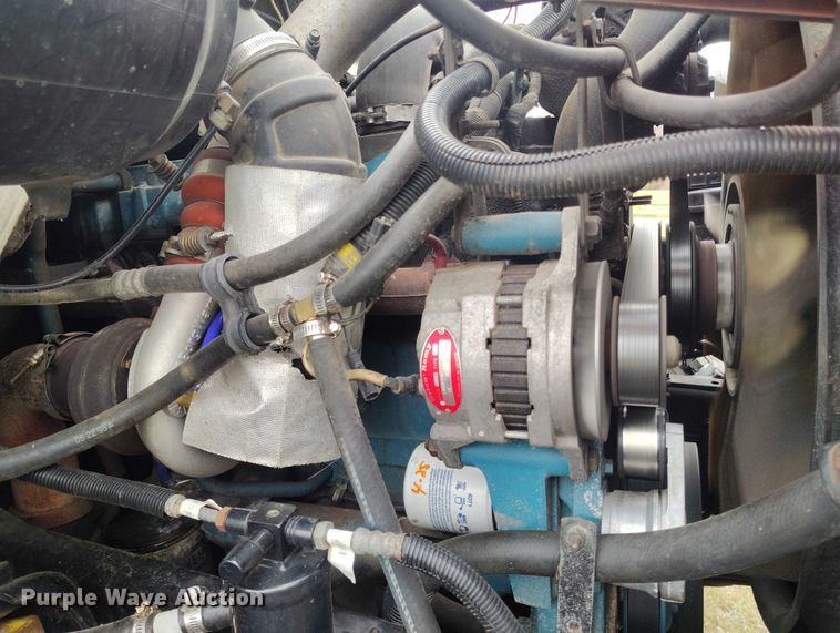 image for item DT0997 1999 International 4900 rollback truck