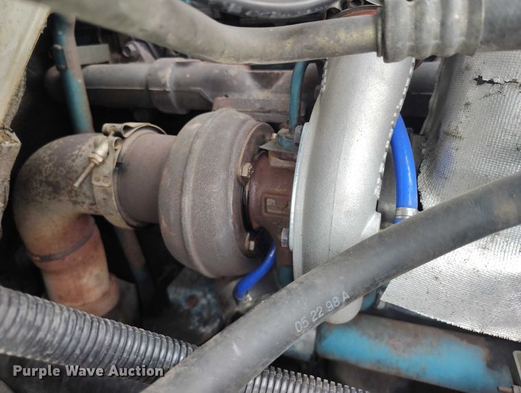 image for item DT0997 1999 International 4900 rollback truck